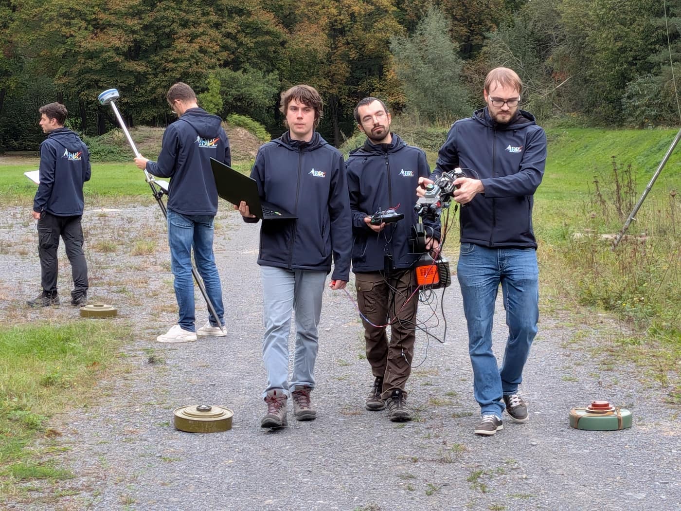 4DPL researchers collecting field measurements with a handheld sensor rig, laptop and positioning equipment at DOVO.